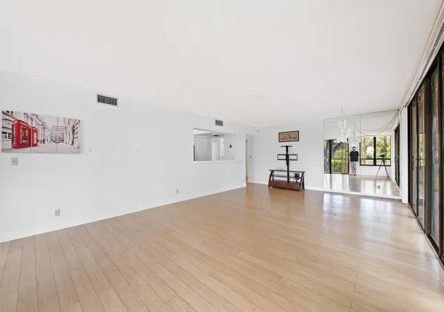 3rd image of 799 Jeffery St #201, Boca Raton, FL 33487 | MLS# B26034327