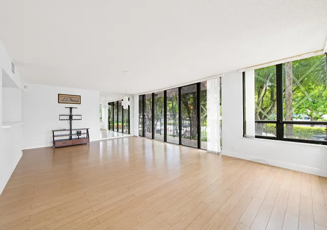 5th image of 799 Jeffery St #201, Boca Raton, FL 33487 | MLS# B26034327