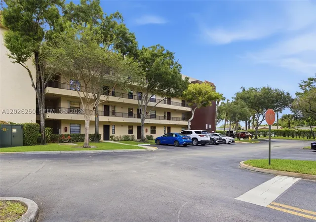 Homes for sale in Plantation, FL | 10451 Broward Blvd, Plantation, FL 33324 | Houzeo