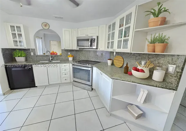 Photo 3 of Townhouse for sale at 7255 Nw 173rd Dr #801-8, Hialeah, FL 33015 | MLS# A12027693 | Listing updated on 2026-08-26