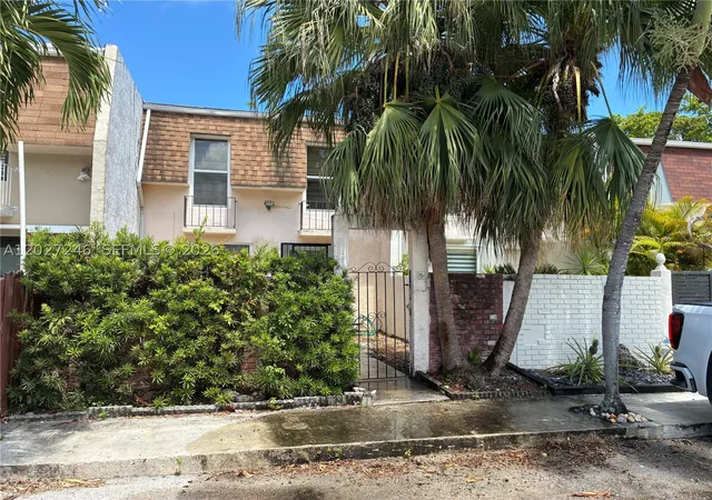 2nd image of 13509 Ne 24th Pl, North Miami, FL 33181 | MLS# A12027246