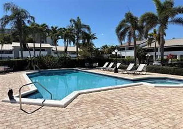 3rd image of 3900 Ne 18Th Ave #40h, Oakland Park, FL 33334 | MLS# B26034487