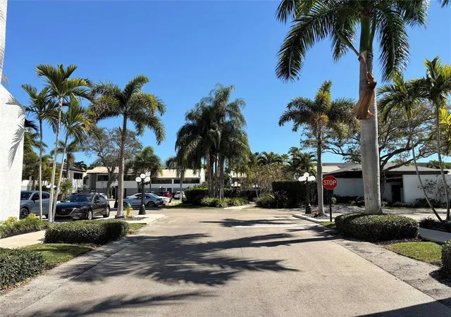 4th image of 3900 Ne 18Th Ave #40h, Oakland Park, FL 33334 | MLS# B26034487