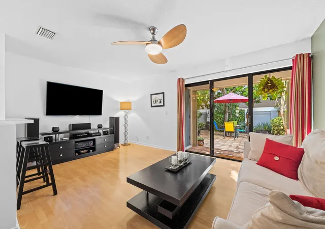 5th image of 3900 Ne 18Th Ave #40h, Oakland Park, FL 33334 | MLS# B26034487