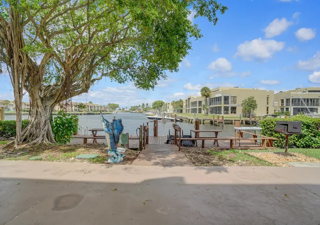 Homes for sale in Pompano Beach, FL | 777 S Federal Highway, Pompano Beach, FL 33062 | Houzeo