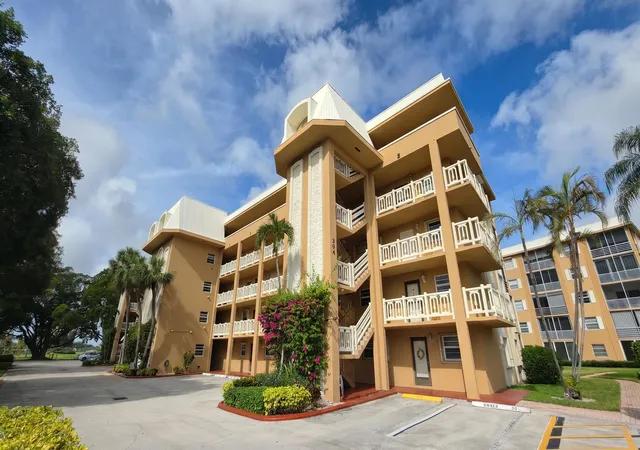 3rd image of 304 Golfview Rd #304, North Palm Beach, FL 33408 | MLS# B26034566