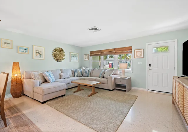 5th image of 1621 Frances Ave, Fort Pierce, FL 34949 | MLS# B26034625