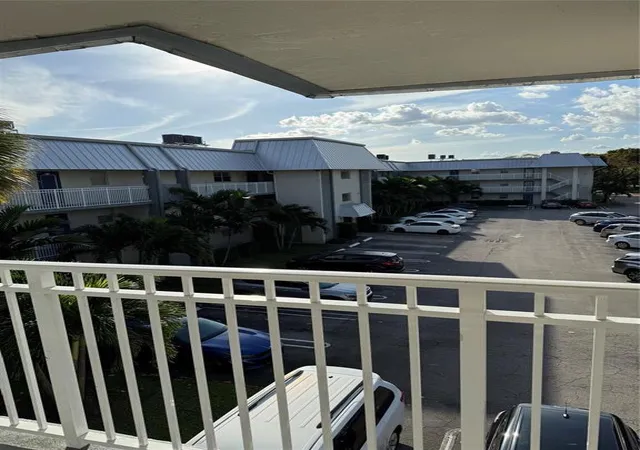 4th image of 2960 Riverside Dr, Coral Springs, FL 33065