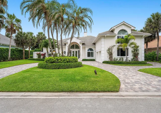 Homes for sale in Hutchinson Island, FL | 2925 Se Dune Dr, Hutchinson Island, FL 34996 | MLS# B26034648