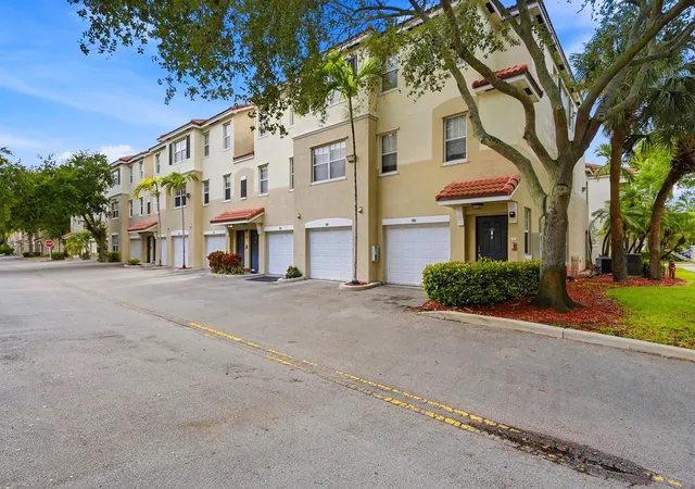 Homes for sale in Coral Springs, FL | 5820 W Sample Rd, Coral Springs, FL 33067