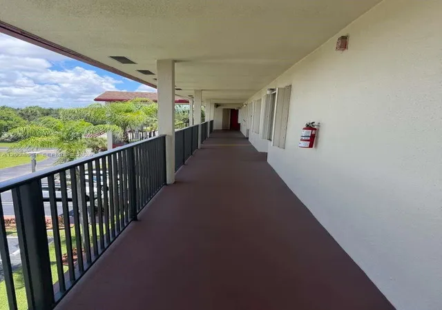 5th image of 1600 Sw 127Th Way #401C, Pembroke Pines, FL 33027 | MLS# A12028004