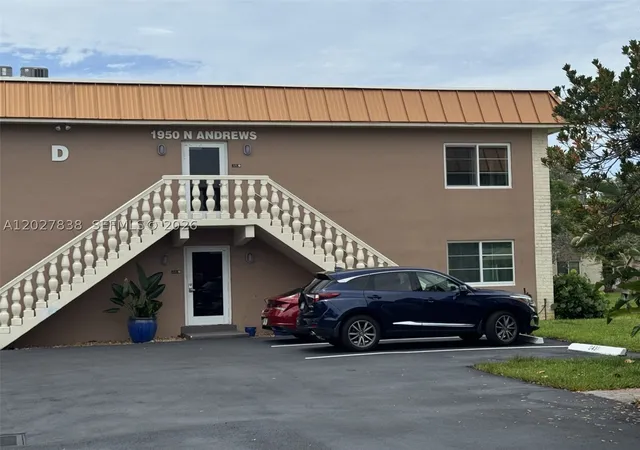 Listing Photo 2 - Condo for sale in building located at 1950 N Andrews Ave, Wilton Manors, FL 33311 - Unit #205D