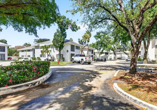 27th image of 2445 Sw 18th Ter #703, Fort Lauderdale, FL 33315 | MLS# B26034761