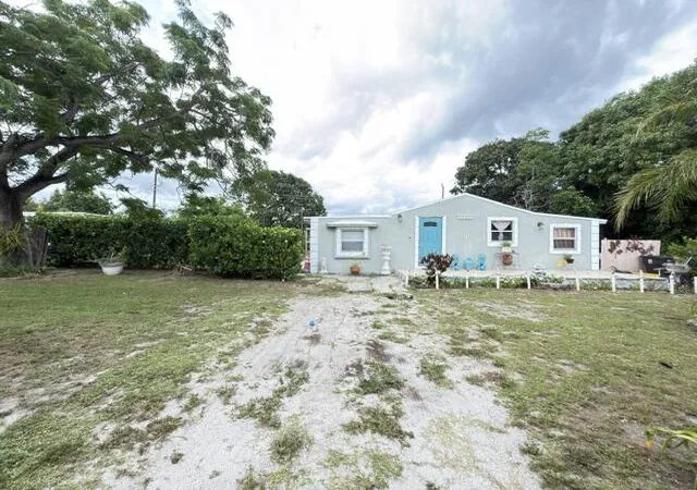 Homes for sale in Lake Worth, FL | 1185 Alto Rd, Lake Worth, FL 33462 | MLS# B26034771