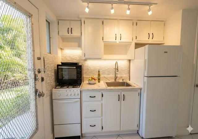 Photo 2 of Condo for sale at 6490 Collins Ave #14, Miami Beach, FL 33141 | MLS# A12014428 | Listing updated on 2026-07-29