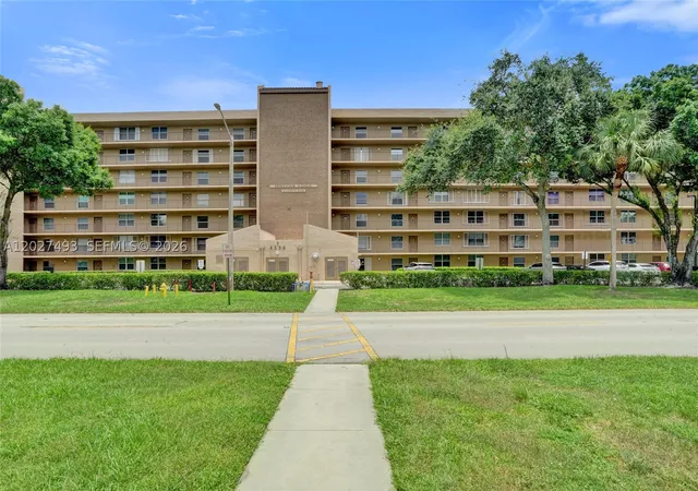 Photo 2 of Condo for sale at 4550 Nw 18th Ave #306, Deerfield Beach, FL 33064 | MLS# A12027493 | Listing updated on 2026-08-26