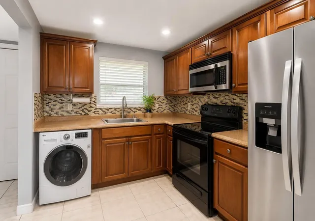 3rd image of 2750 W Sunrise Lakes Dr W, Sunrise, FL 33322