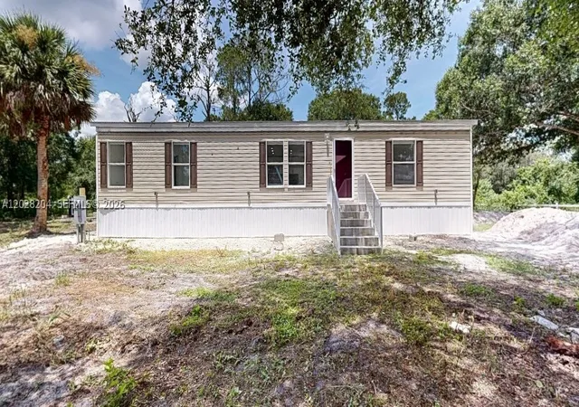 Photo 1 of Manufactured home for sale at 720 N Riverside St, Clewiston, FL 33440 | MLS# A12028204 | Listing updated on 2026-07-31