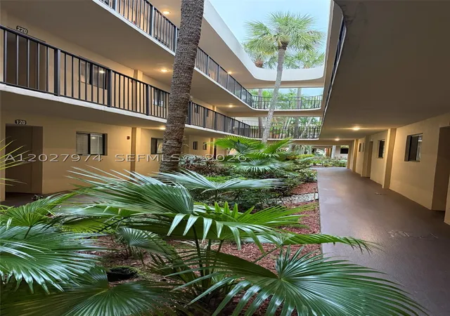 2nd image of 5220 Las Verdes Cir #114, Delray Beach, FL 33484 | MLS# A12027974