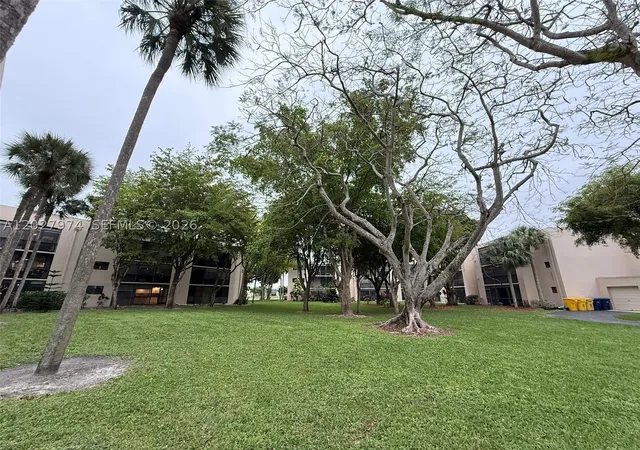 3rd image of 5220 Las Verdes Cir #114, Delray Beach, FL 33484 | MLS# A12027974