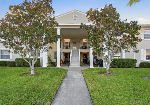 Homes for sale in Vero Beach, FL | 428 Grove Isle Cir #9, Vero Beach, FL 32962 | MLS# B26034998