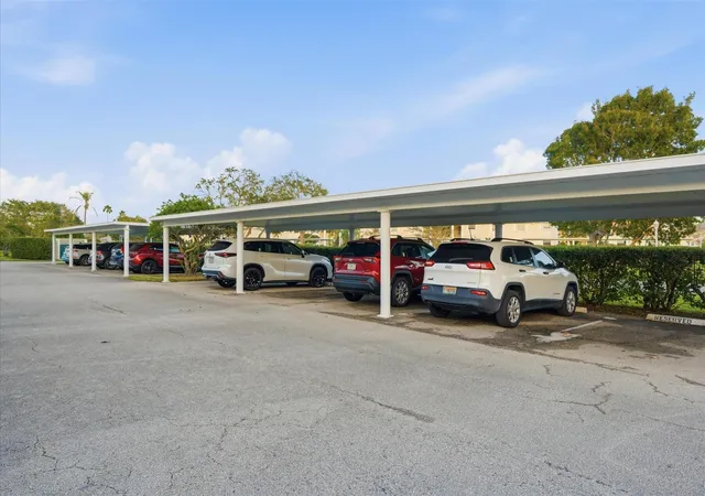 Homes for sale in Vero Beach, FL | 428 Grove Isle Circle, Vero Beach, FL 32962 | Houzeo