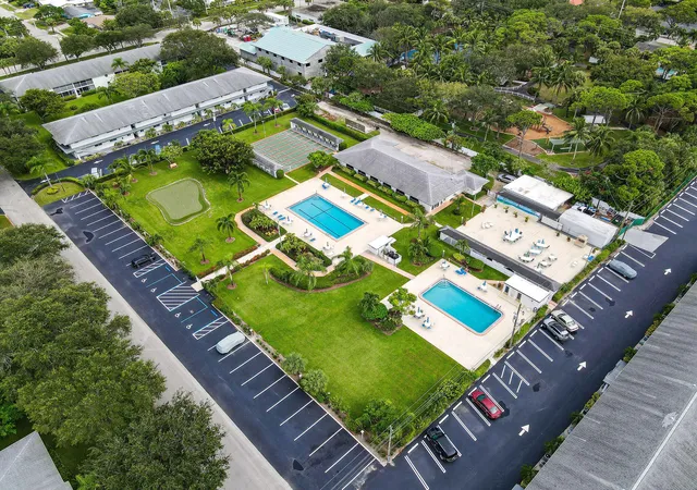 2nd image of 9 Gdn St, Tequesta, FL 33469
