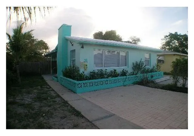 1st image of 1015 S K St, Lake Worth Beach, FL 33460 | MLS# B26035006
