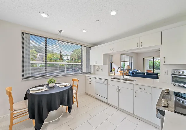 Homes for sale in Juno Beach, FL | 811 Oak Harbour Dr, Juno Beach, FL 33408 | MLS# B26035053