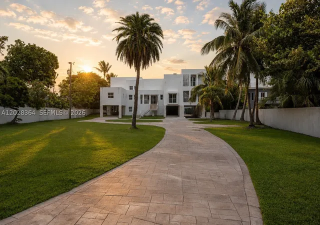 Photo 1 of Mansion for sale at 89401 Old Hwy, Plantation Key, FL 33070 | MLS# A12028364 | Listing updated on 2026-08-03
