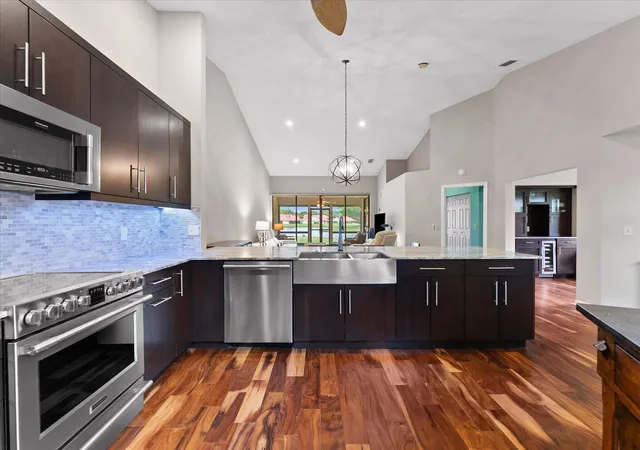 3rd image of 7585 Lexington Club Blvd #B, Delray Beach, FL 33446 | MLS# B26034856