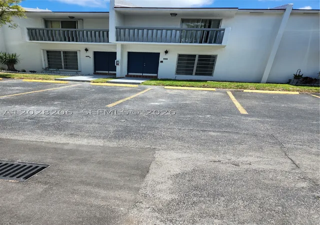 Photo 1 of Townhouse for sale at 9430 Sw 170th St #302, Palmetto Bay, FL 33157 | MLS# A12028206 | Listing updated on 2026-08-17