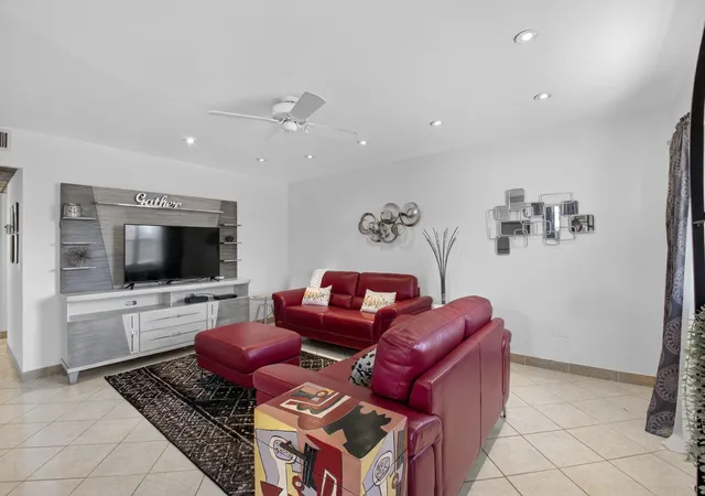 4th image of 360 Seville #O, Delray Beach, FL 33446 | MLS# B26035181
