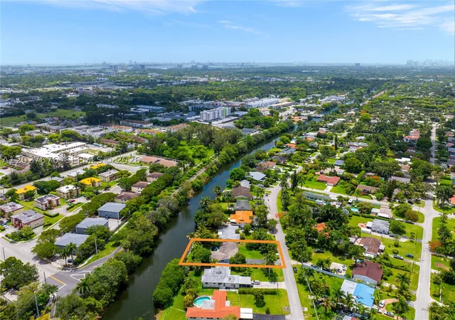 19th image of 14001 S Biscayne River Rd, Miami, FL 33161 | MLS# A12027676