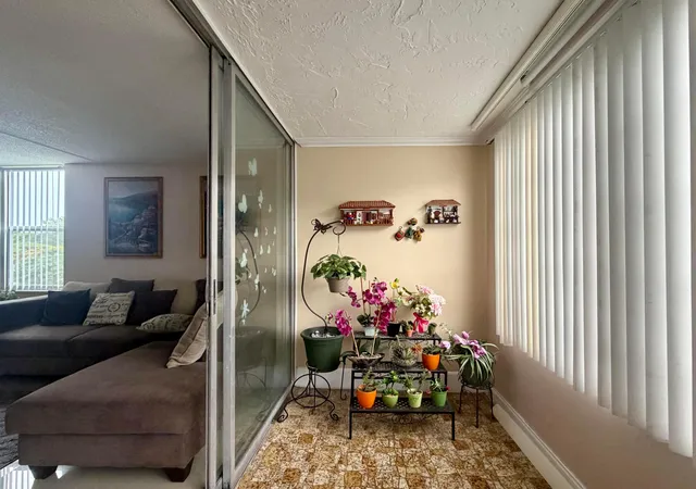 Homes for sale in Tamarac, FL | 9301 Lime Bay Boulevard, Tamarac, FL 33321 | Houzeo