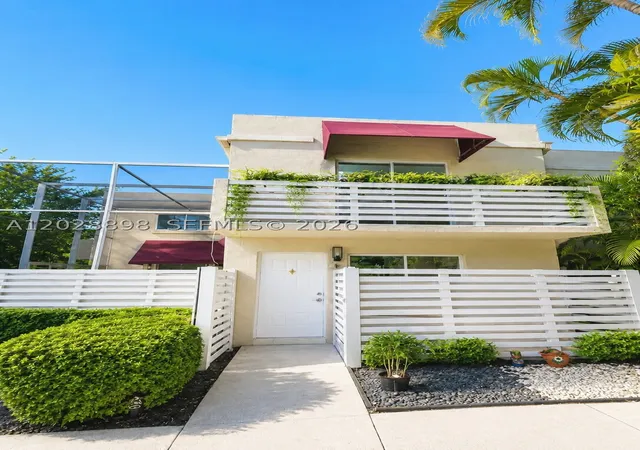 Photo 1 of Townhouse for sale at 535 Nw 98th Ave, Plantation, FL 33324 | MLS# A12028898 | Listing updated on 2026-09-28