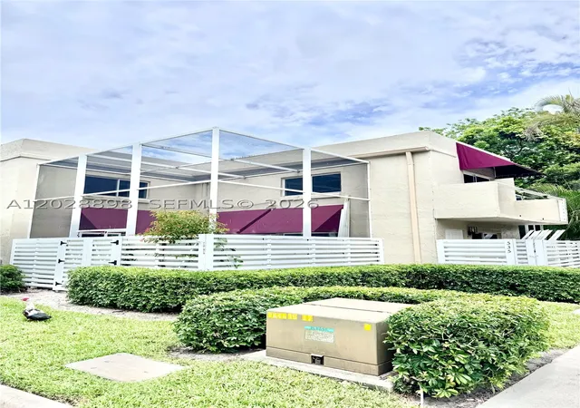 Photo 2 of Townhouse for sale at 535 Nw 98th Ave, Plantation, FL 33324 | MLS# A12028898 | Listing updated on 2026-09-28