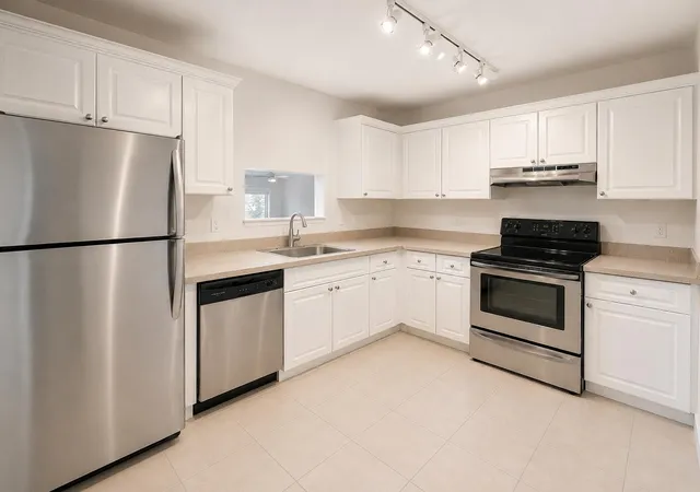 Homes for sale in Plantation, FL | 711 N Pine Island Rd #204, Plantation, FL 33324 | MLS# B26035392