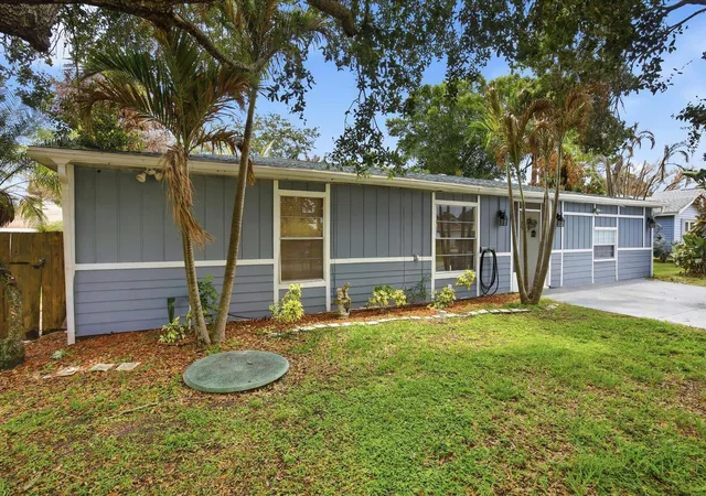 Homes for sale in Port St Lucie, FL | 325 Nw Dearman St, Port St Lucie, FL 34983 | MLS# B26035413