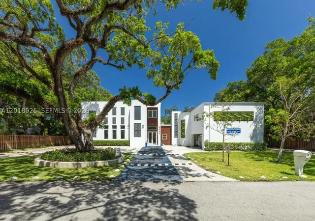 Photo 1 of Mansion for sale at 5940 Sw 37th Ave, Dania Beach, FL 33312 | MLS# A12018025 | Listing updated on 2026-08-04