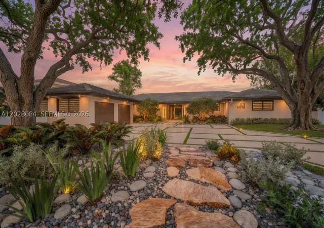 Photo 2 of Mansion for sale at 4220 Casper Ct, Hollywood, FL 33021 | MLS# A12028084 | Listing updated on 2026-07-29