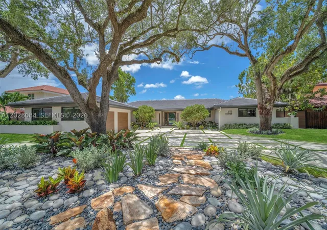 Photo 3 of Mansion for sale at 4220 Casper Ct, Hollywood, FL 33021 | MLS# A12028084 | Listing updated on 2026-07-29