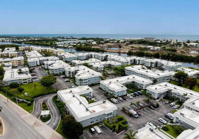 10th image of 34 Colonial Club Dr #101, Boynton Beach, FL 33435 | MLS# B26035510