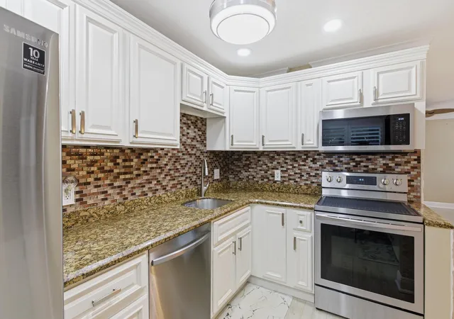 3rd image of 34 Colonial Clb Dr, Boynton Beach, FL 33435