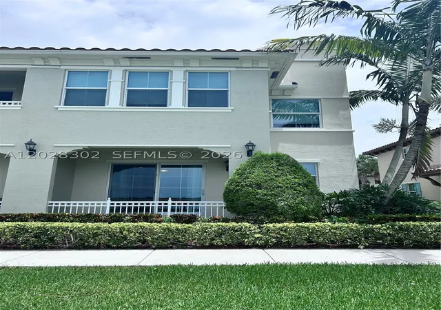 Photo 3 of Townhouse for sale at 3057 Tortola Way, Hollywood, FL 33024 | MLS# A12028302 | Listing updated on 2026-10-09