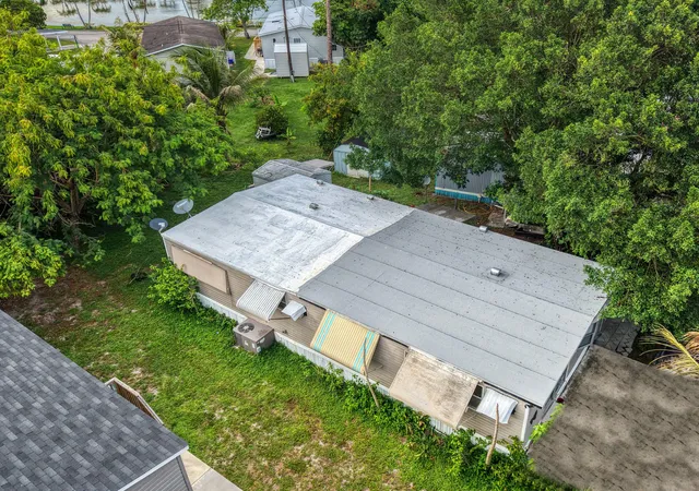 3rd image of 32 Lisa Ln, Lake Worth, FL 33463 | MLS# B26035626