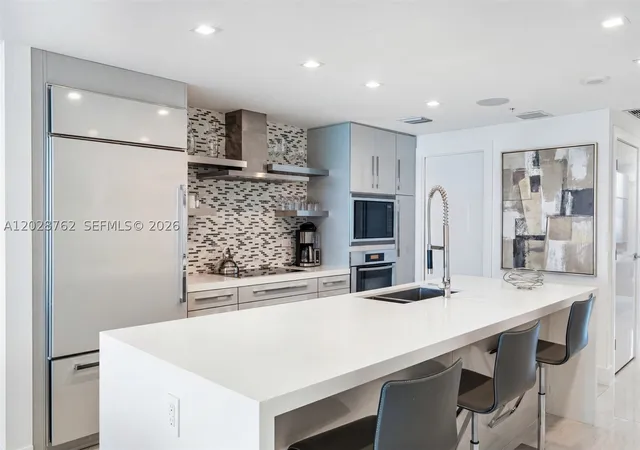 Photo 4 of Condo for sale at 3801 Collins Ave #703, Miami Beach, FL 33140 | MLS# A12028762 | Listing updated on 2026-10-08