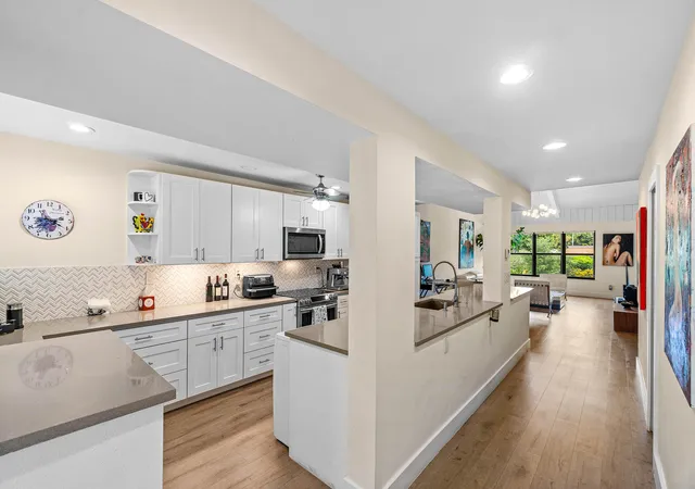 5th image of 830 Greensward Ct #206-h, Delray Beach, FL 33445 | MLS# B26035819