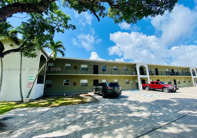 1st image of 1702 S Dixie Hwy #15, Lake Worth, FL 33460 | MLS# A12025525