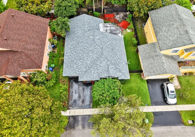 3rd image of 9720 Sw 12Th St, Pembroke Pines, FL 33025 | MLS# B26035883